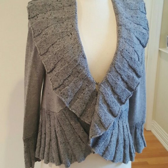 🐇 Flattering Dark Grey Fan Pleated Cardigan - S - Picture 2 of 8